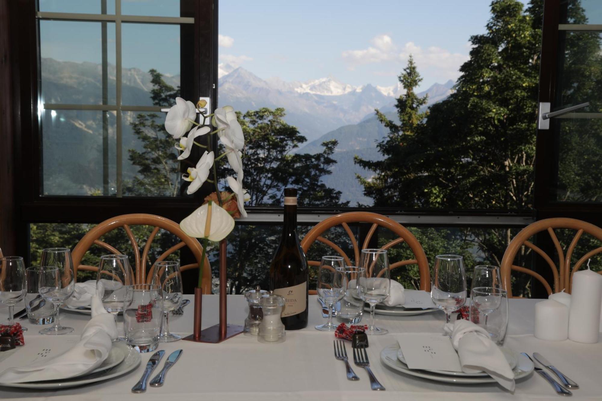 Hotel-Restaurant Le Mont Paisible, Crans-Montana Bagian luar foto