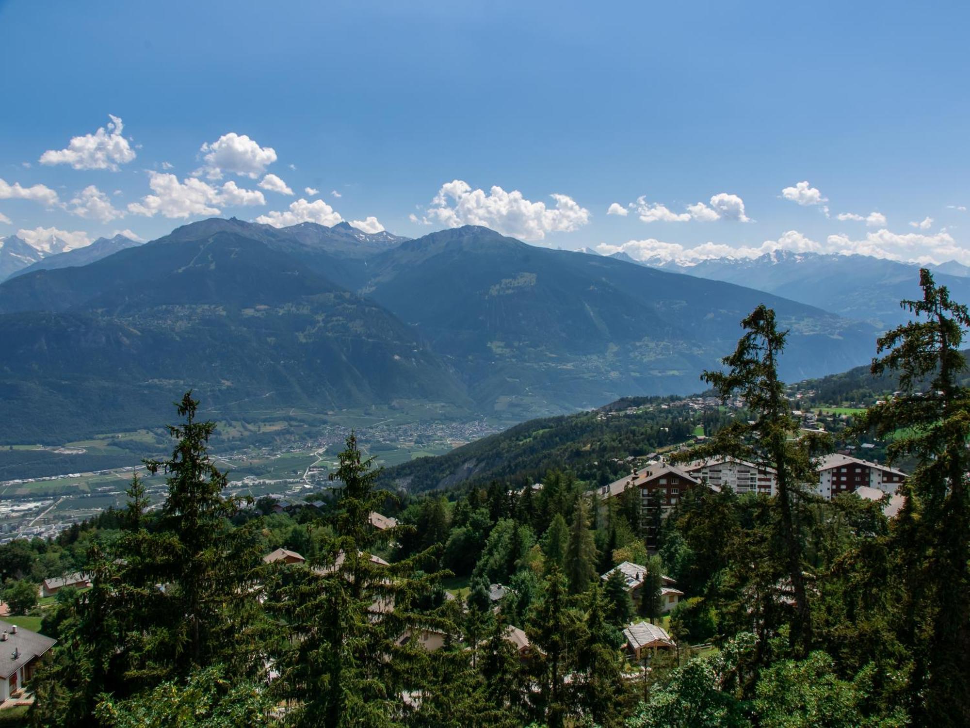 Hotel-Restaurant Le Mont Paisible, Crans-Montana Bagian luar foto